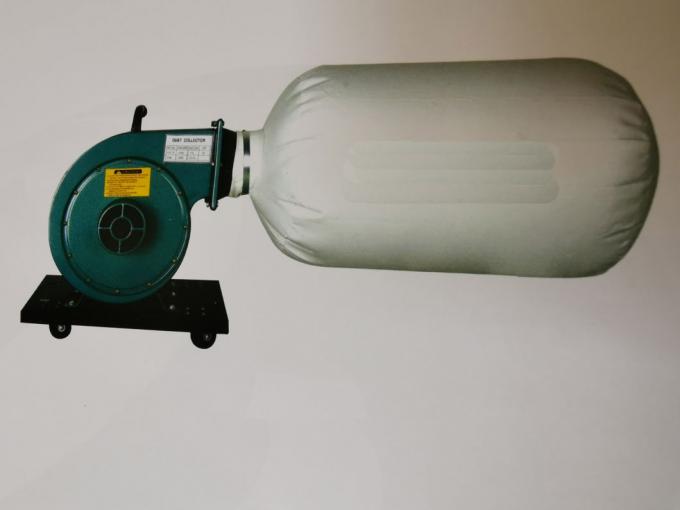 Las herramientas de limpieza eléctricas sacan el polvo de la máquina del colector