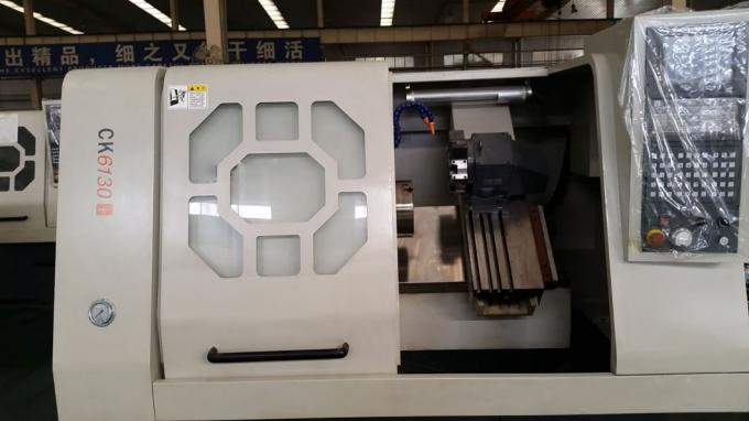 Afile el CNC superficial del metal que da vuelta al torno programable del metal de 340m m 0