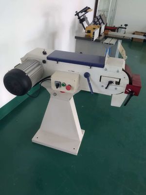 Máquina que enarena de madera polaca de la correa eléctrica de la cortadora de la sierra de la banda del CE