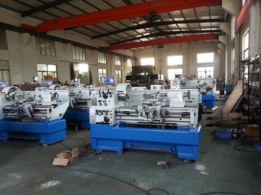 Máquina horizontal del hilo de tubo del metal de la aspereza superficial del torno del CNC QL1320
