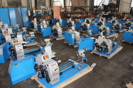 Torno del banco del metal de la estructura de la pared del doble del torno 230V del metal del CNC C6241