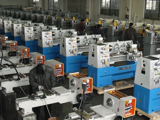 Torno del banco del metal de la estructura de la pared del doble del torno 230V del metal del CNC C6241