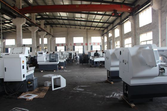 Afile el CNC superficial del metal que da vuelta al torno programable del metal de 340m m